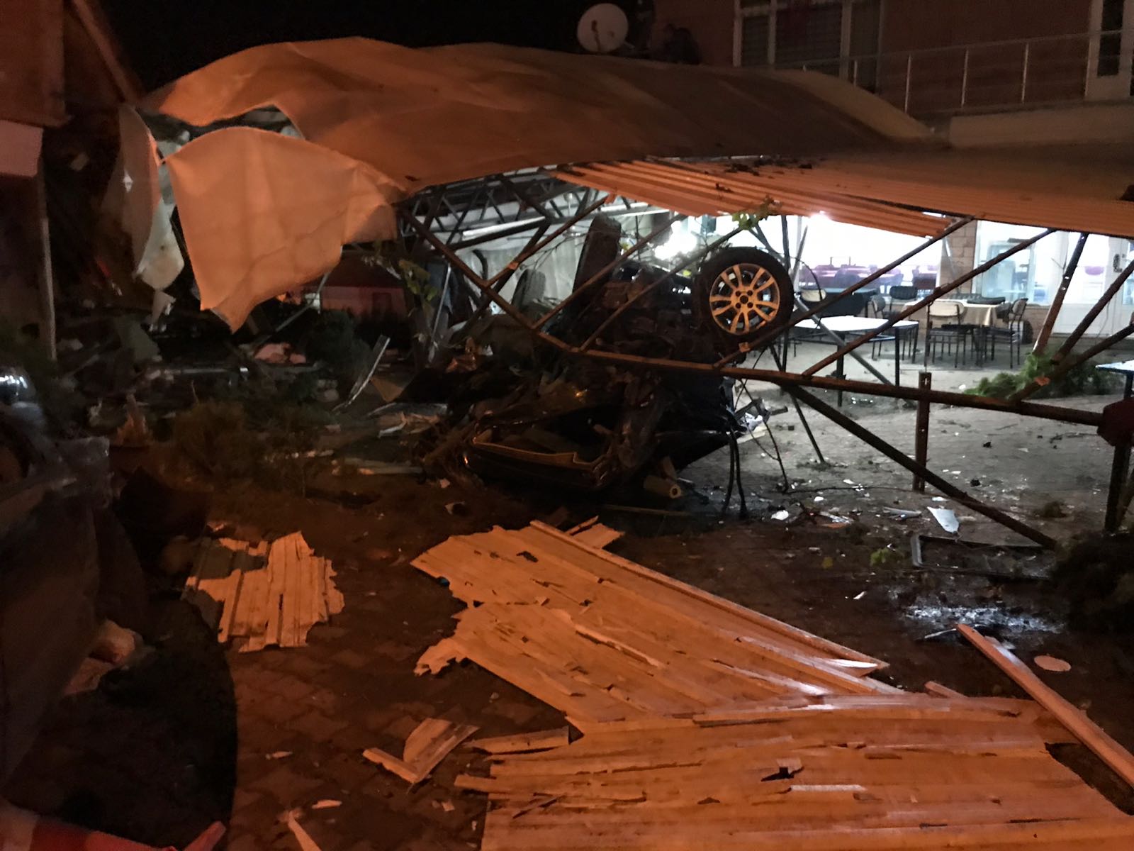 Düzce’de beton mikseri kahvehaneye daldı: Ölüler ve yaralılar var