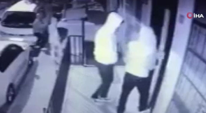 Bahçelievler'de apartmana giren hırsızı vatandaşlar yakaladı
