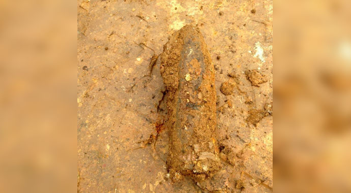 Fidan üretiminde kullanılan topraktan top mermisi çıktı