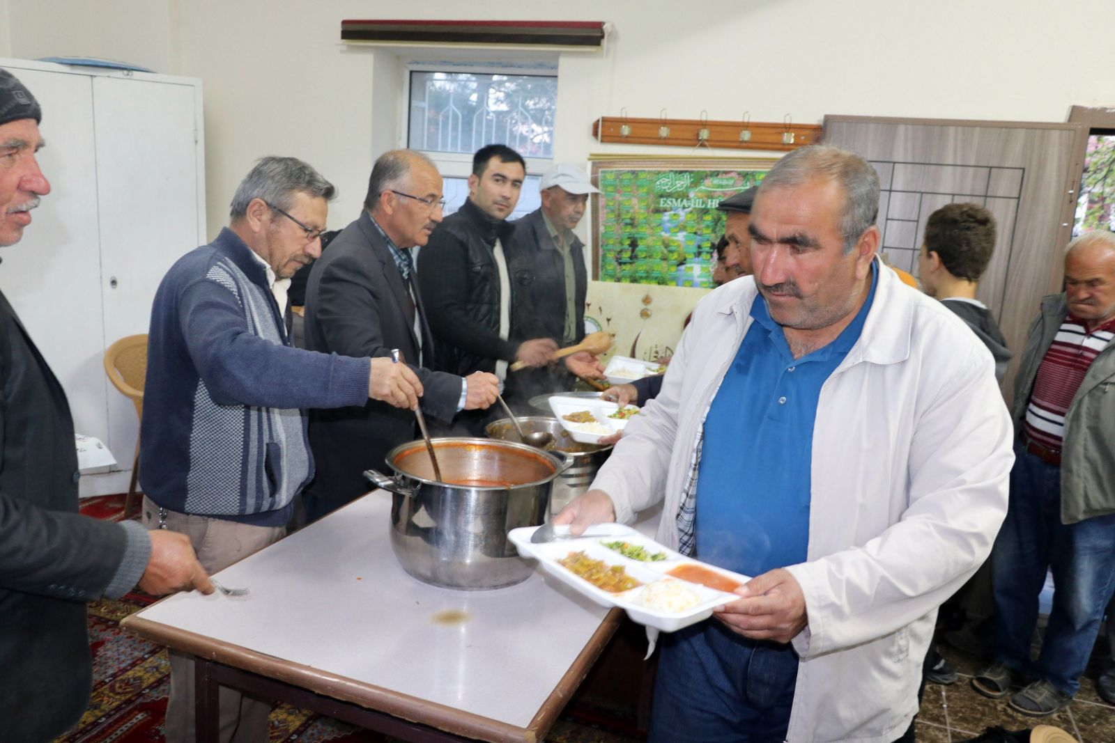 Bu köyde bir tek iftar sofrası kuruluyor