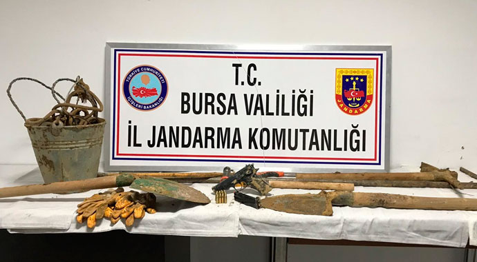 Kaçak kazı yaparken suç üstü yakalandılar