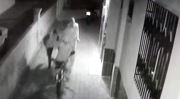 2 dakikada demir makaslı motosiklet hırsızlığı kamerada