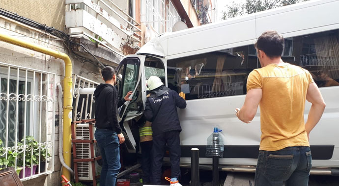Beşiktaş’ta feci kaza: 2 yaralı