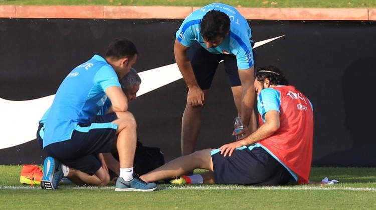 Milli Takım'da Arda'dan sonra Selçuk'da sakatlandı