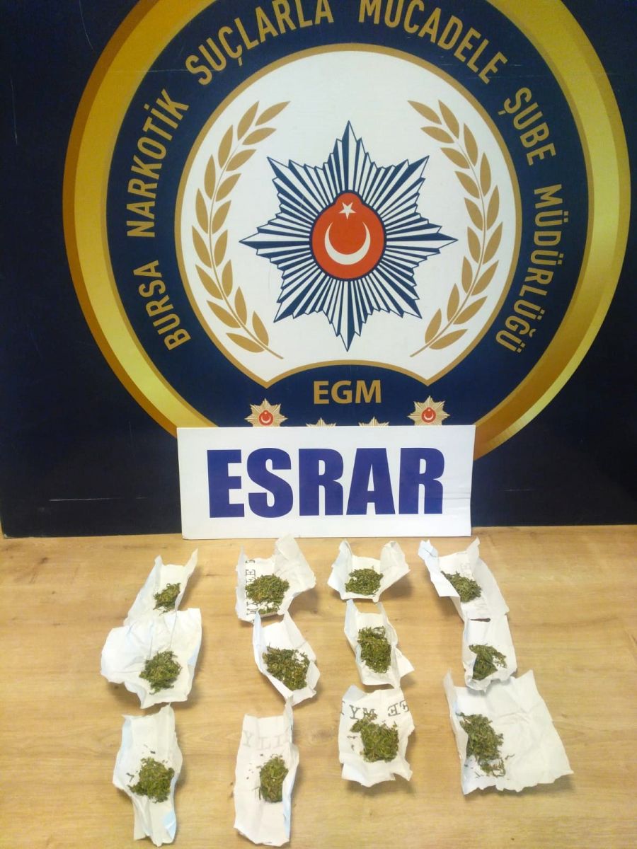 Uyuşturucu tacirlerinin cephaneliği dikkat çekti