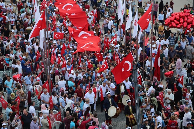 Türkiye demokrasisine sahip çıktı