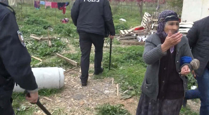 Madde bağımlısı, anne ve babasını bıçakla rehin aldı