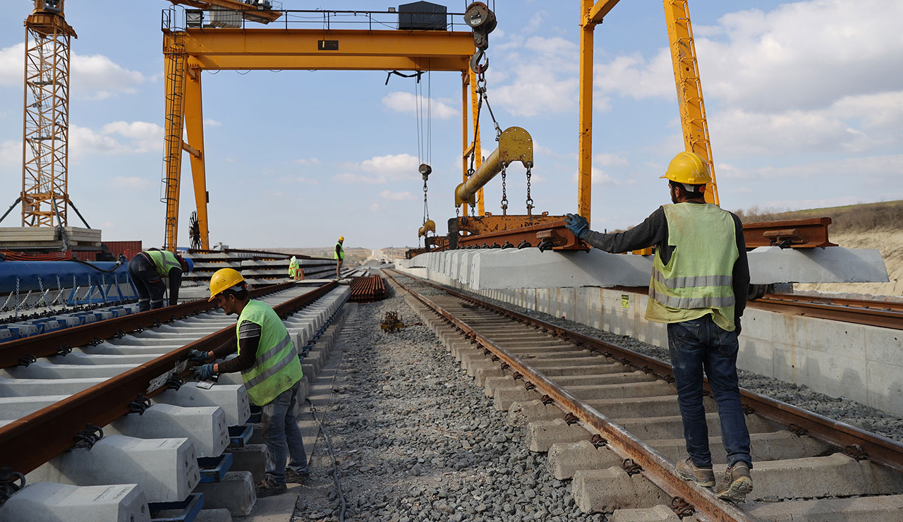 Hızlı tren Kapıkule yolunu yarıladı