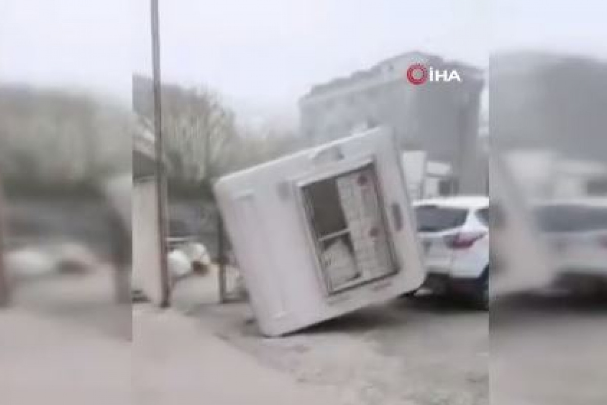 Fırtına İstanbul'u yıktı geçti Fırtına İstanbul'u yıktı geçti