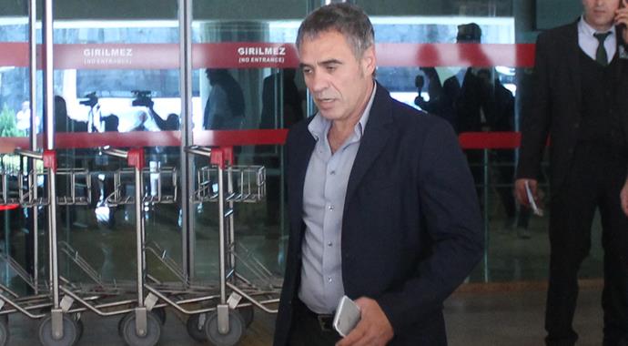 Ersun Yanal imza için Trabzon'da