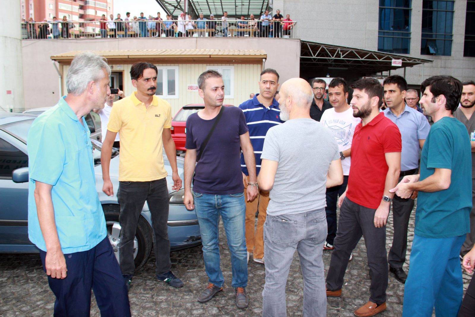 Evinde ölü bulunan genç hemşire gözyaşları ile uğurlandı