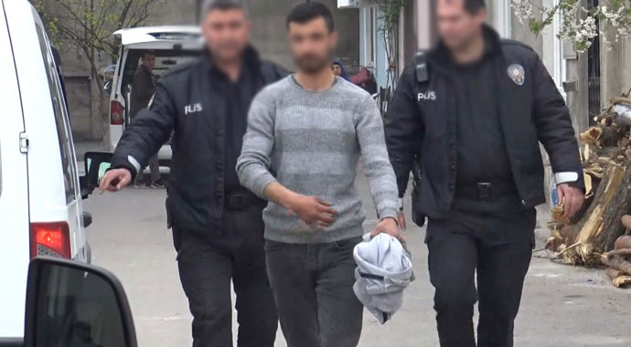 Madde bağımlısı, anne ve babasını bıçakla rehin aldı