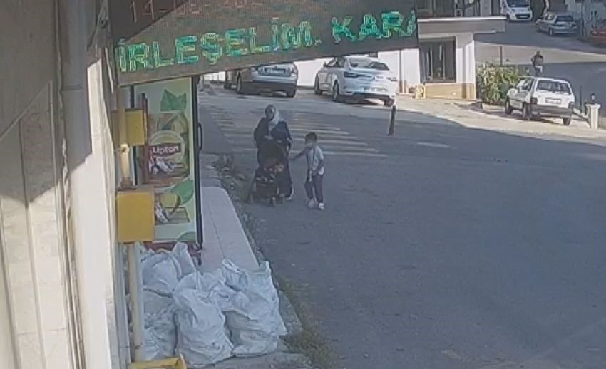 30 metre ilerleyen bebek arabası 3 metreden düştü