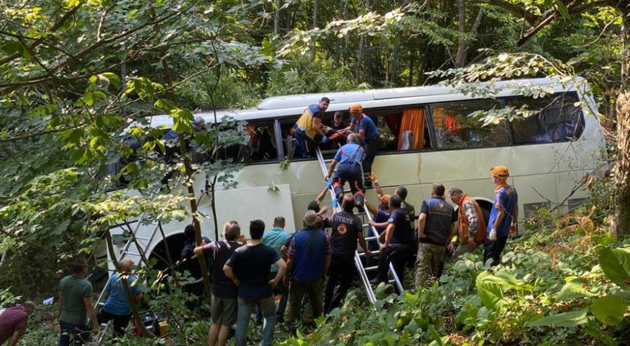 Bursa'da tur otobüsü devrildi: Ölü ve yaralılar var
