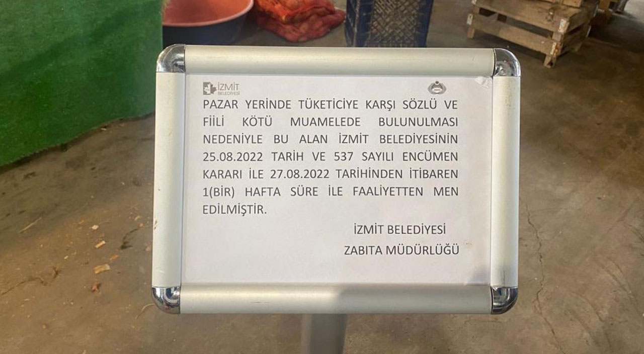Vatandaşa kötü davranan pazarcının tezgahı kapatıldı