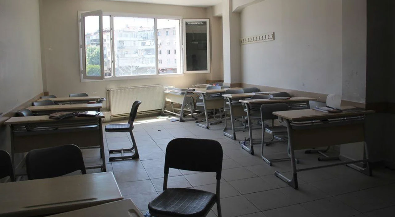 İzmir'deki özel okula öğrenciler dersteyken haciz geldi