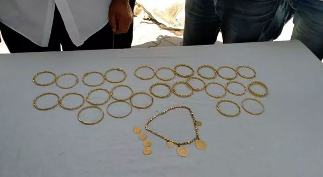 Satın aldığı dükkandan adeta hazine çıktı! Temizlik yaparken kilo kilo altın buldu…