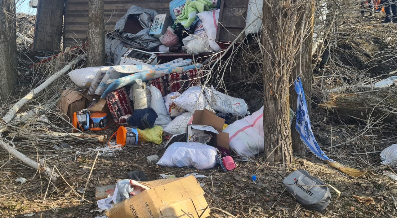 Ağrı’da şarampole devrilen kamyondaki 5 kişi hayatını kaybetti