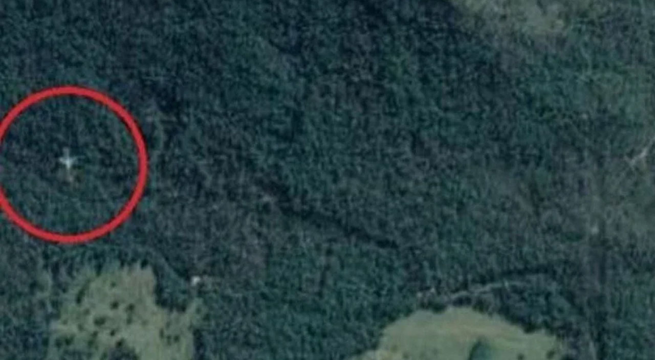 Google Haritaları’nda görüldü... Yağmur ormanlarında ‘hayalet uçak’