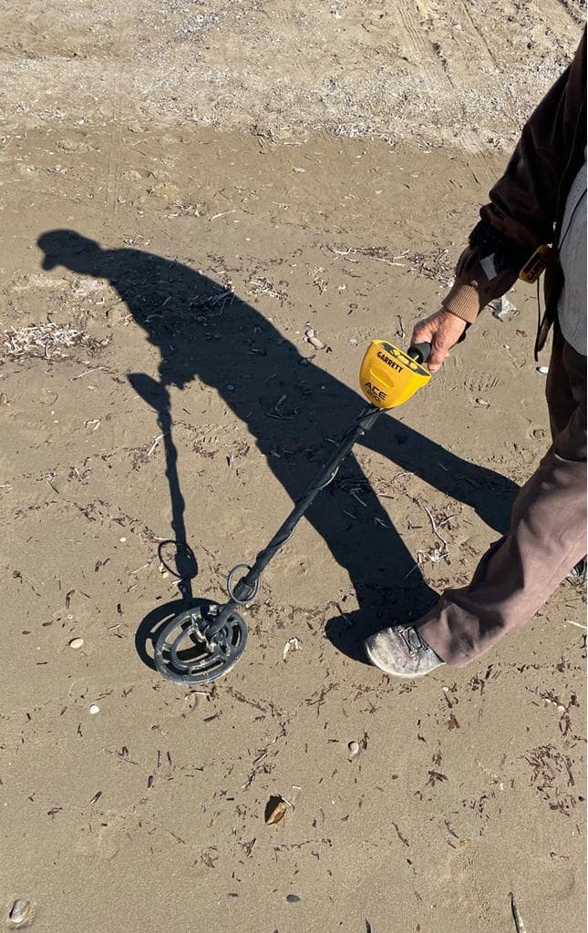 Yaz aylarının gözbebeği Antalya sahilleri define avcılarının istilasına uğradı