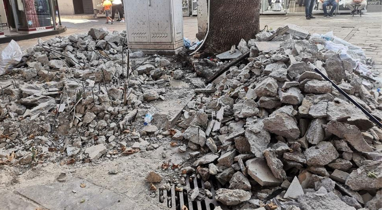 Tarihi Kemeraltı Çarşısı’ndaki 65 yıllık şadırvanı yıktılar