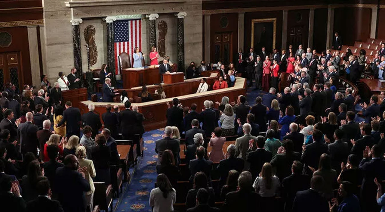 Türkiye’yi ABD’ye şikayet eden Miçotakis’e ayakta alkış