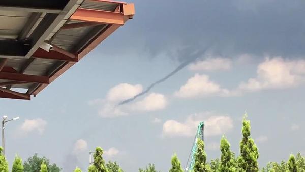 İstanbul Tuzla'da hortum çıktı! Korku dolu anlar...