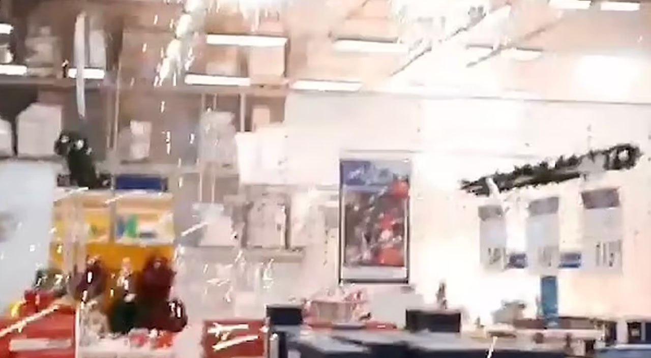 Süpermarkette havai fişek paniği