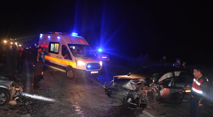 Balıkesir'de trafik kazası: 1 ölü, 5 yaralı