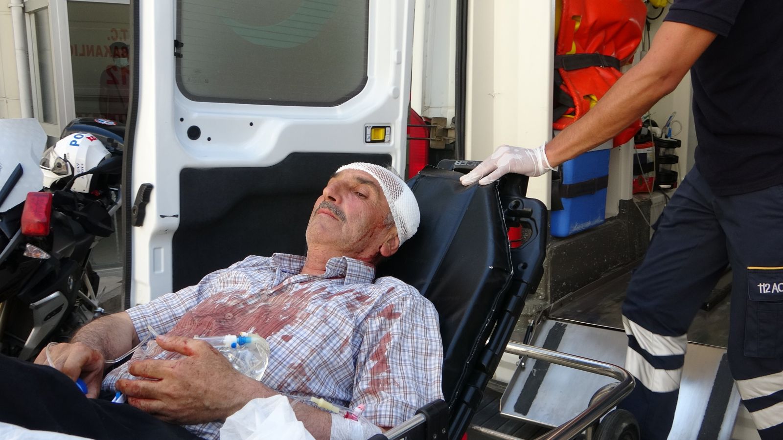 Adana'da iki aile bıçaklarla birbirine girdi, çok sayıda yaralı var