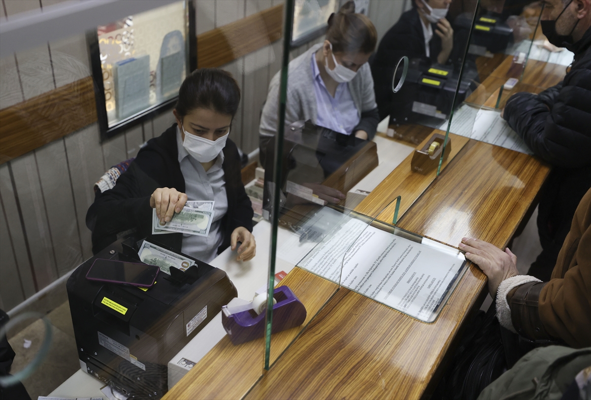 Döviz bürolarında hareketlilik