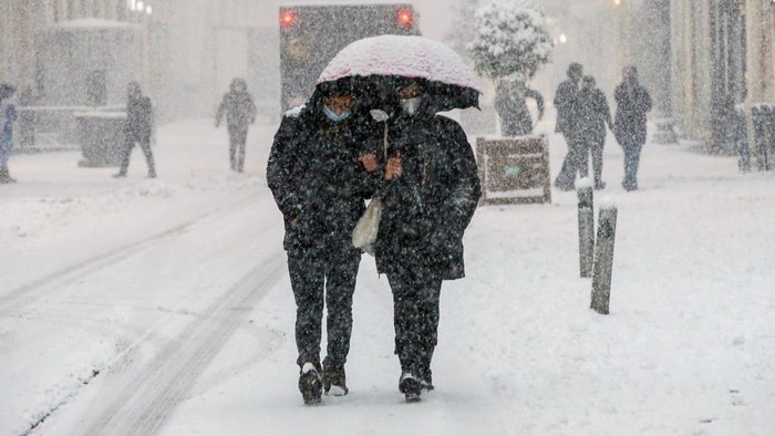 Meteoroloji uyararak bu geceye dikkat çekti: İstanbul’a kar geliyor