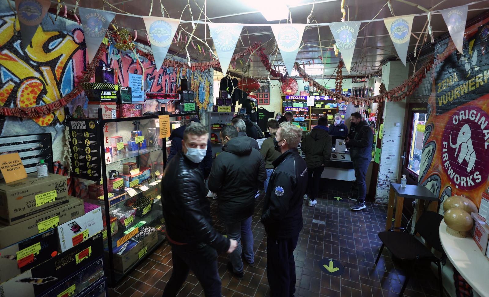 Havai fişek yasağı Hollandalıları durduramadı! Belçika'ya akın ettiler