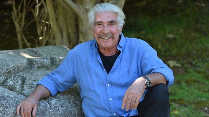 Usta oyuncu Erdal Özyağcılar koronavirüse yakalandı!