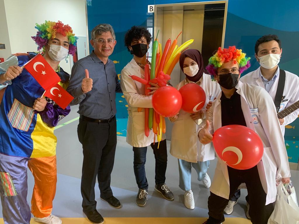 Onkoloji Hastanesi'nde bayram sevinci