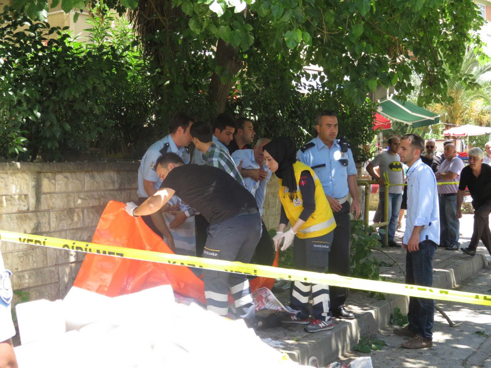 Kadıköy’de akılalmaz kaza! Üzerine beton düşen kadın öldü