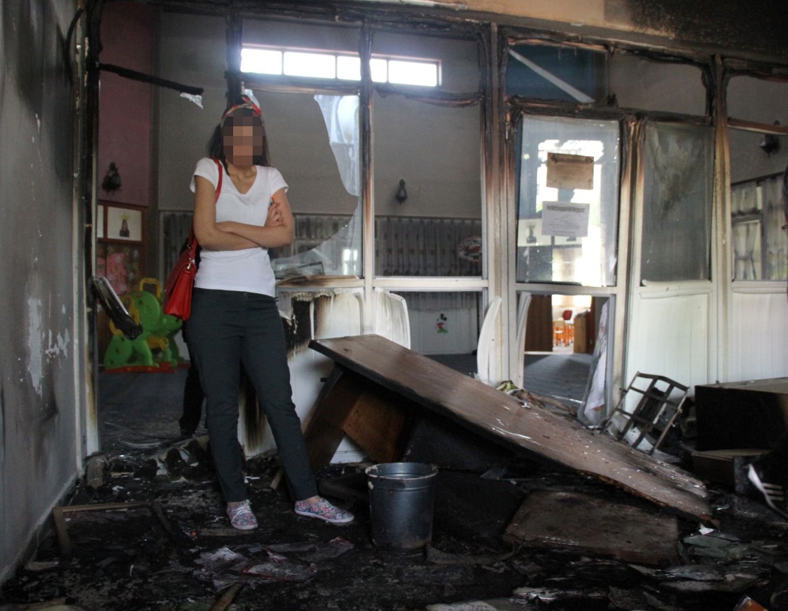 PKK'lılar anaokuluna saldırdı,  Türk bayrağını indirdi