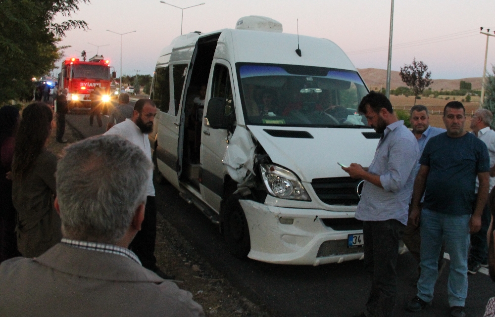 Elazığ'da düğün konvoyunda kaza: 7 yaralı