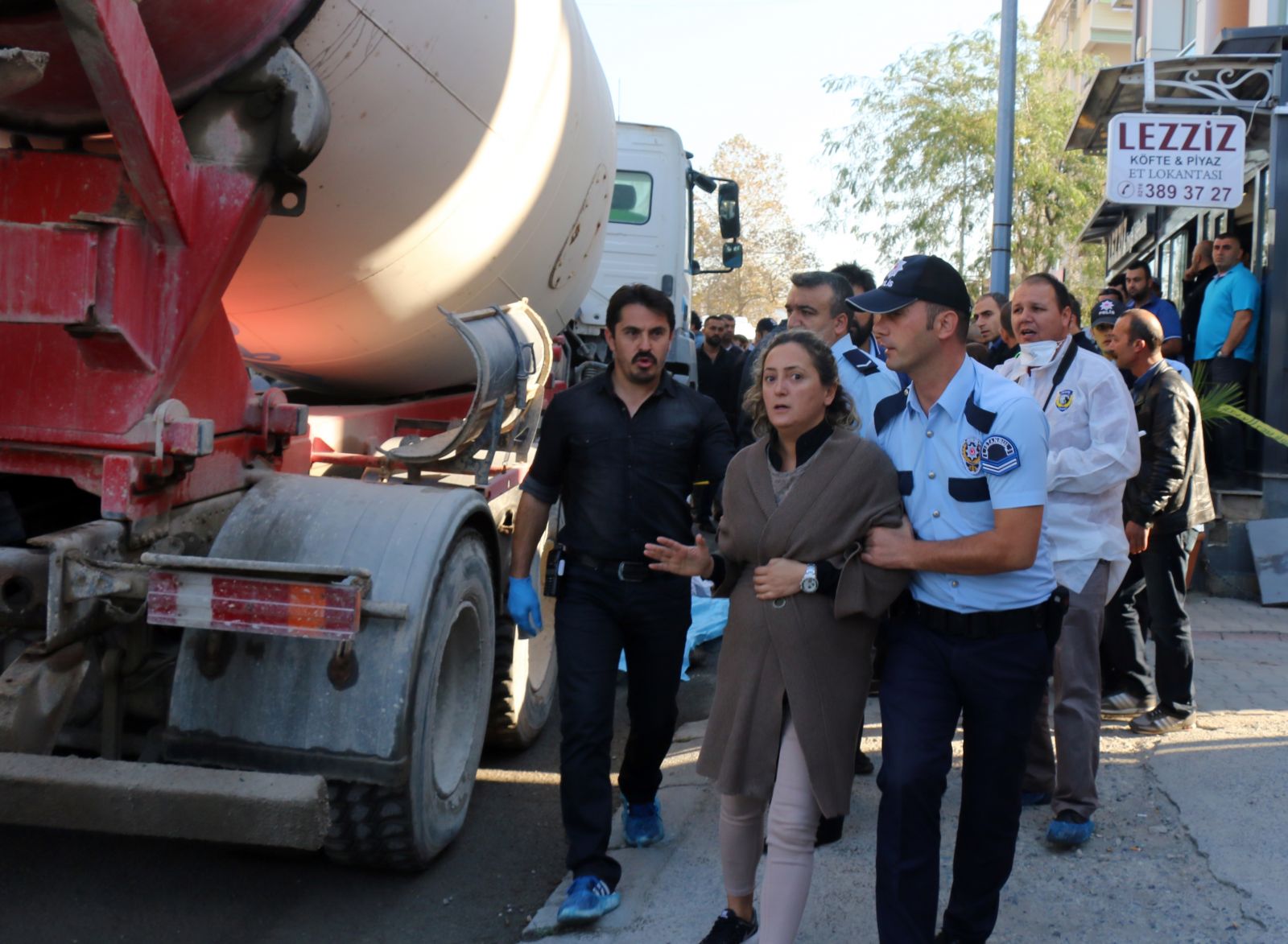 Kartal'da temizlik işçisi beton mikserinin altında feci şekilde öldü
