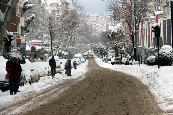 Trabzon kent merkezinde hayat durma noktasına geldi (Trabzon kar yağışı)