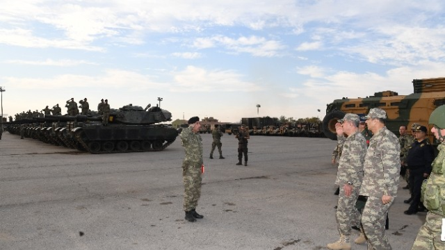 Komutanlar siperde! Hulusi Akar, Şırnak'ta böyle karşılandı