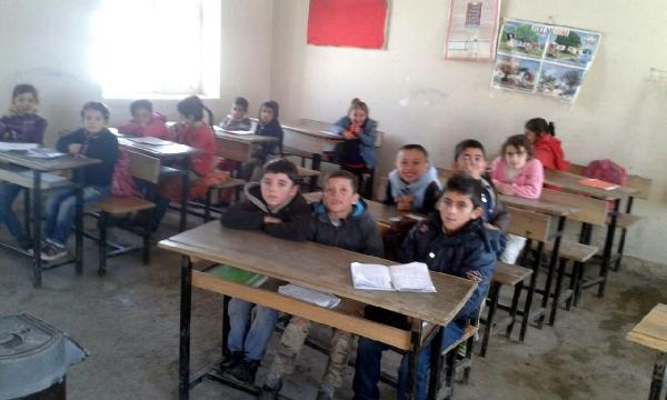 Bir fotoğrafla öğrencilerini ısıttı