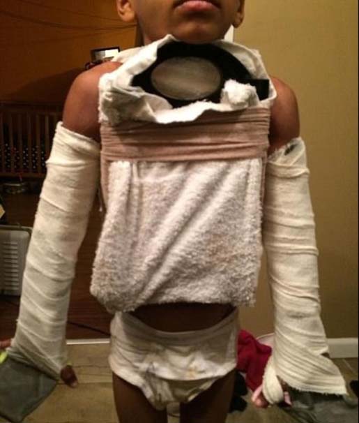 7 yaşındaki oğlunu öldürüp domuzlara yem etti