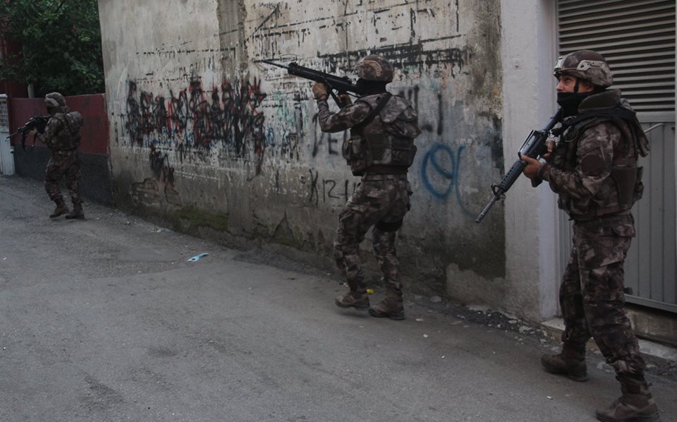 Adana'da DEAŞ hücre evinde canlı bomba operasyonu