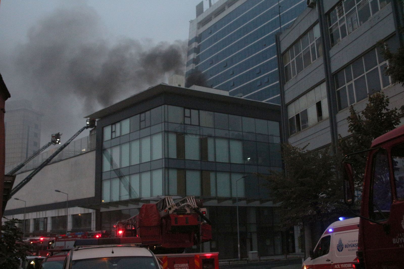 Bayrampaşa’da bit otelde yangın paniği