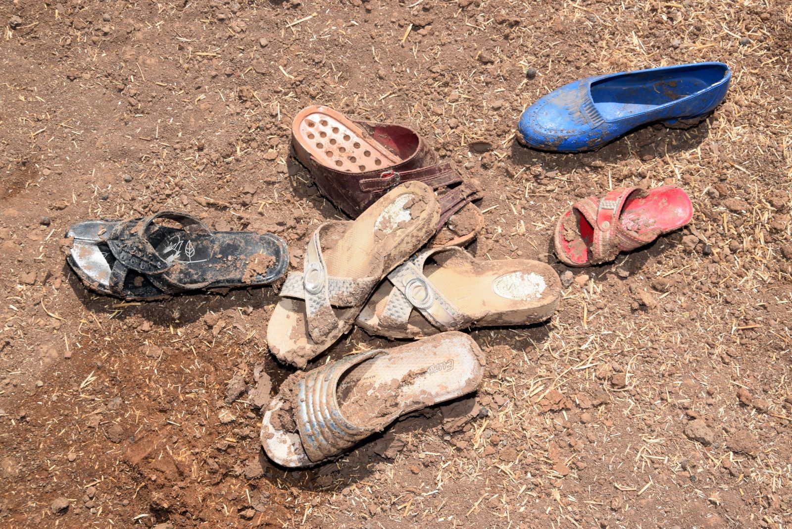 Üç çocuğun boğulduğu mahalledeki feryatlar yürekleri dağlıyor