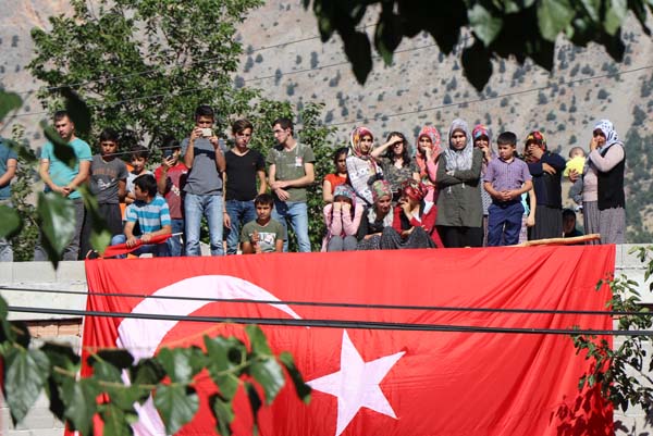 Şehit polis gözyaşlarıyla son yolculuğuna uğurlandı