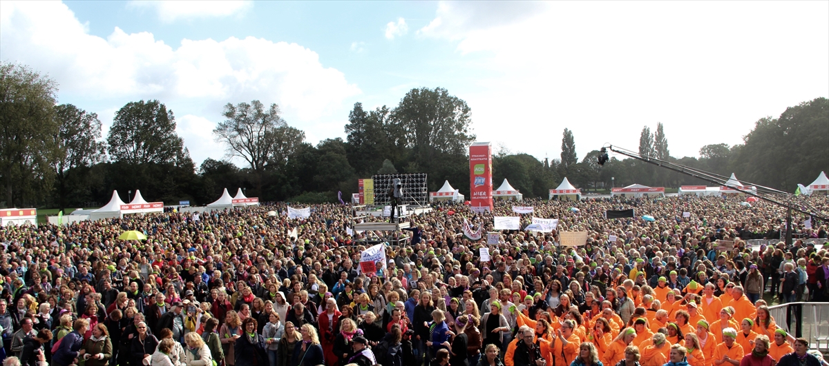 Hollanda'da öğretmenler greve gitti