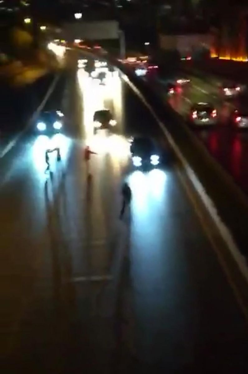 Bonzai içen genç trafiği birbirine kattı