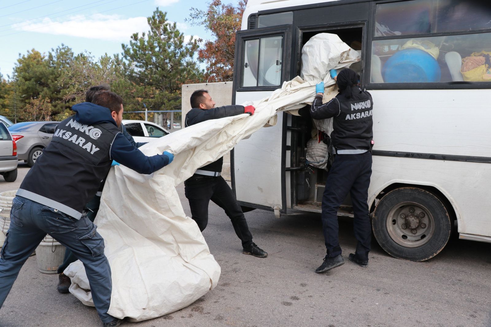 Suriyeliler 220 kilo esrarla yakalandı